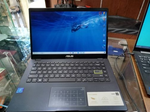 ⁦Asus vivo book⁩ - الصورة ⁦2⁩